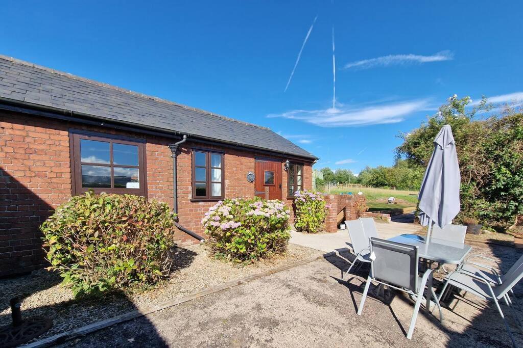 Swallows Nest Guest House - With Hot Tub Abergavenny Exterior foto