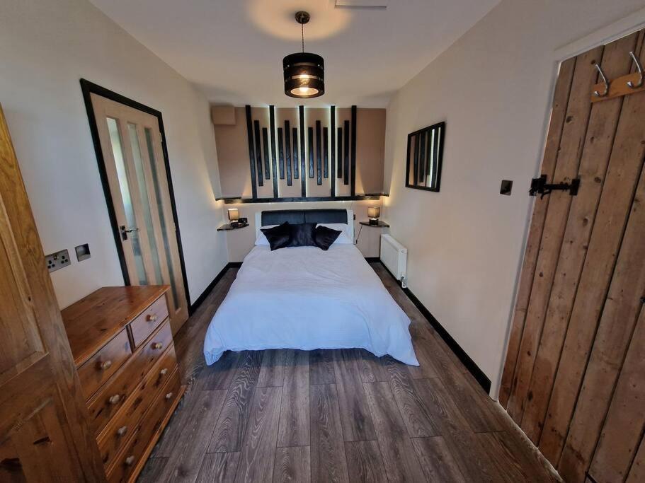 Swallows Nest Guest House - With Hot Tub Abergavenny Exterior foto